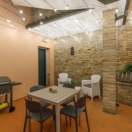 La Corte Di Romeo Centro And Private Parking Apartman *